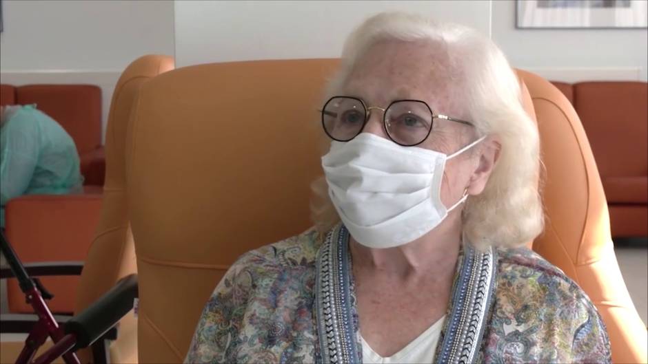 Antonio y Pilar, residentes en Granada, son los primeros vacunados contra el Covid en Andalucía