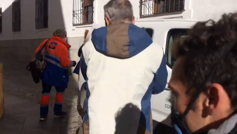 Llegada a Córdoba de material sanitario para las vacunas del Covid