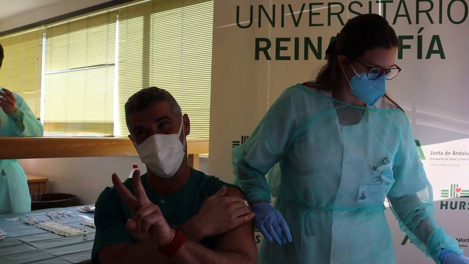 Segunda vacuna del Covid-19 en el hospital Reina Sofía de Córdoba (a Felipe)