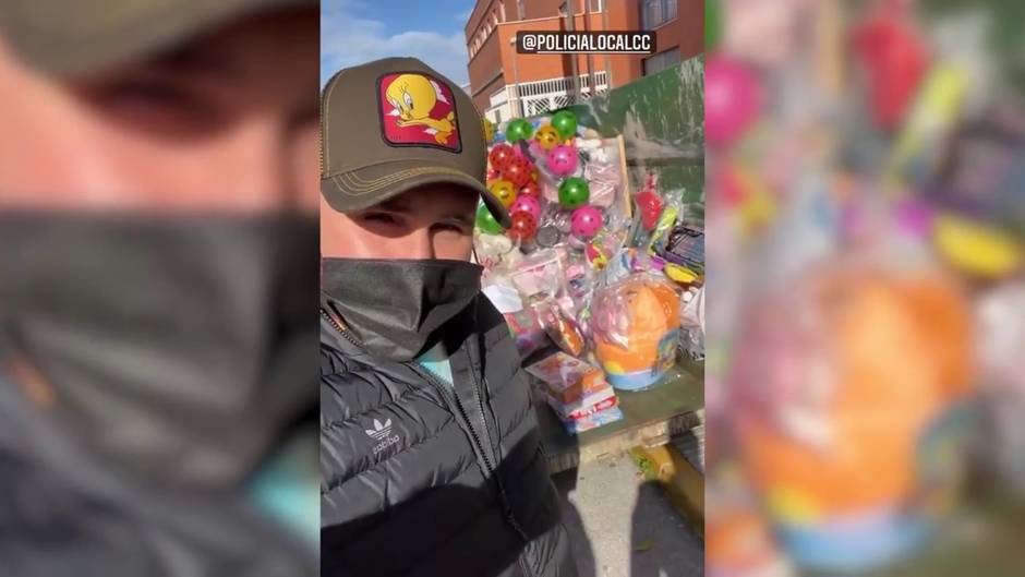 Kiko Rivera cumple su promesa y reparte regalos a los niños por Navidad