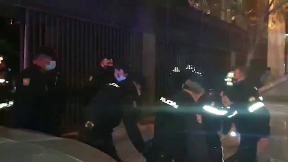 Una fallecida y tres heridos graves en el incendio de una residencia en Sevilla