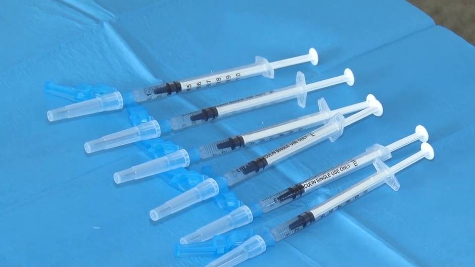 Canarias comienza a administrar la segunda dosis de la vacuna