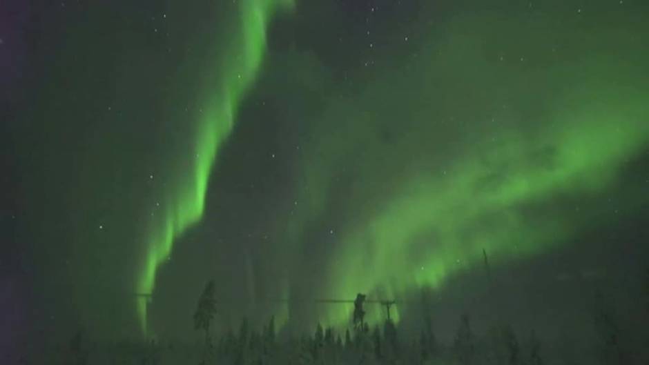 Auroras boreales bailando en los cielos de Finlandia