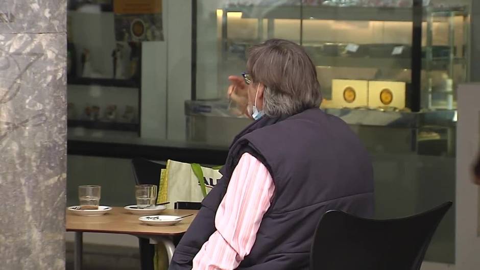 Madrid adelanta el toque de queda y prohíbe reuniones en casas