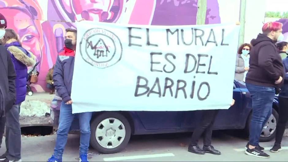 Una concentración ciudadana pide el mantenimiento del mural de La Concepción