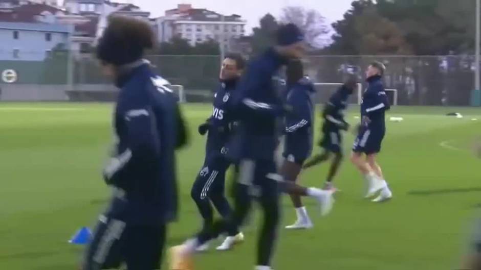 Primer entrenamiento de Özil con el Fenerbahce