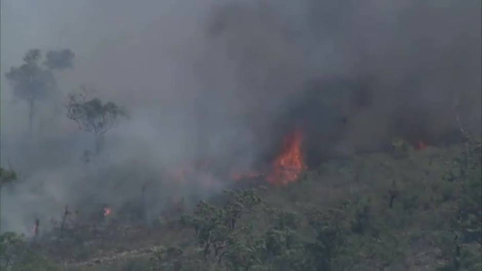 Un fuerte viento aviva los incendios en el suroeste de Australia