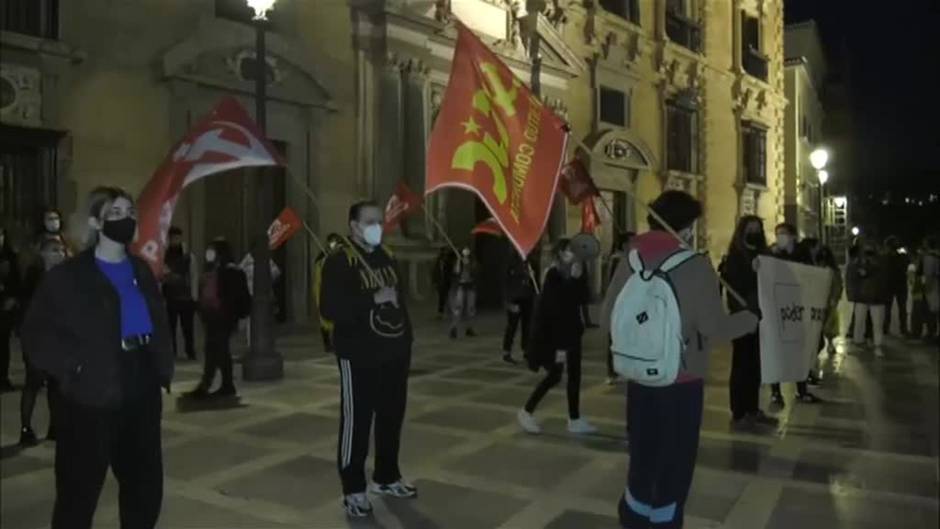 Altercados violentos en Pamplona y Granada en las protestas por la libertad de Hasel