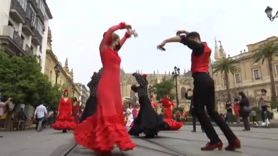 La moda flamenca protesta a todo color