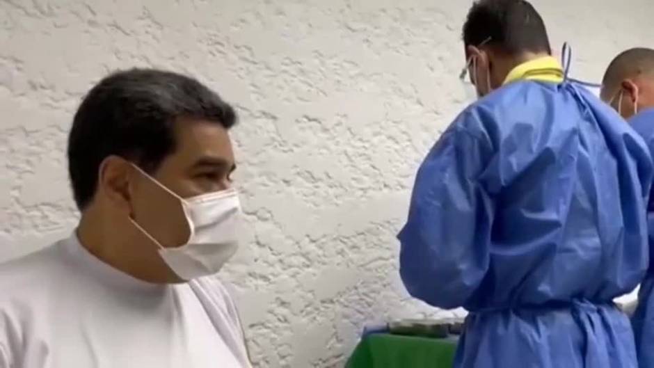 Maduro bromea con acento ruso tras recibir la primera dosis de la vacuna Sputnik V