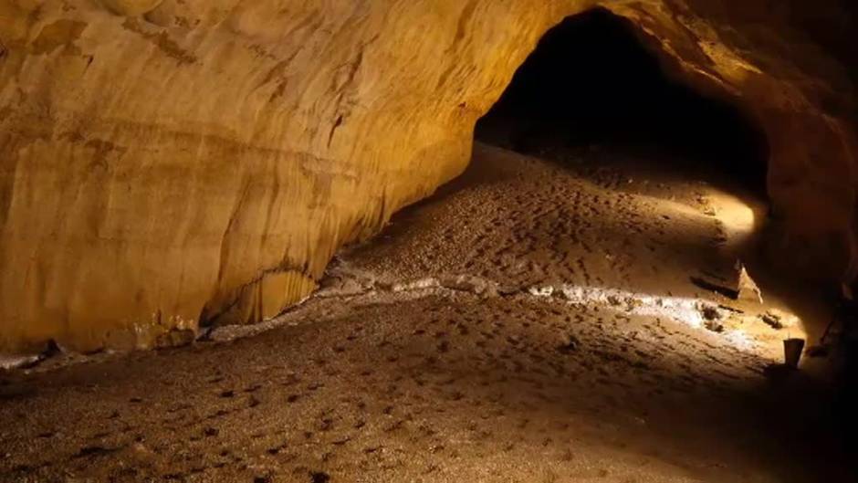 Hallazgo histórico de los restos humanos más antiguos en una cueva de Loizu, en Navarra