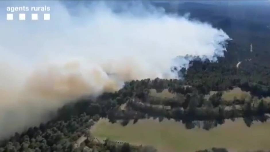 Un incendio forestal en la comarca tarraconense de la Conca de Barberà ha quemado ya 30 hectáreas