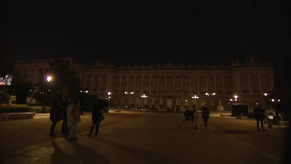 La Alhambra, el Palacio Real, la Catedral de Santiago o la Torre del Oro apagan sus luces por la Hora del Planeta