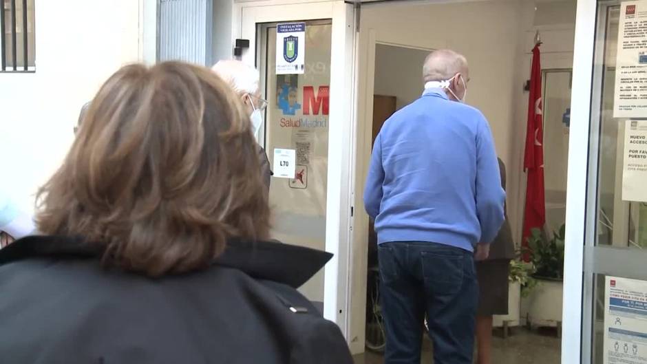 Continúa la vacunación en Madrid a los más mayores
