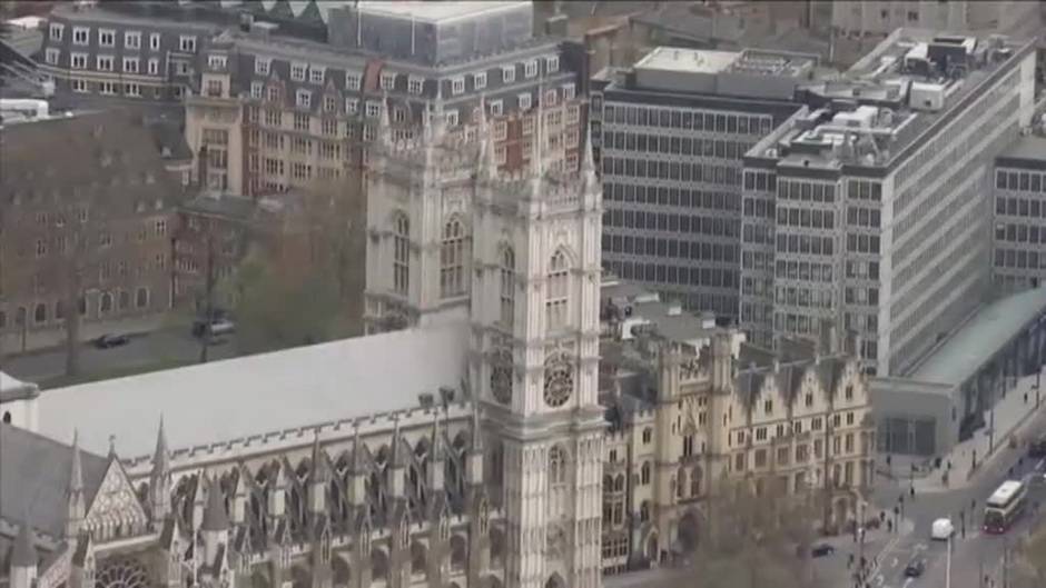 Las campanas de Westminster suenan 99 veces en memoria del príncipe Felipe