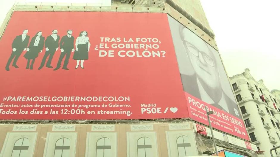 Continúa instalada la lona del PSOE en Callao con la foto de Gabilondo