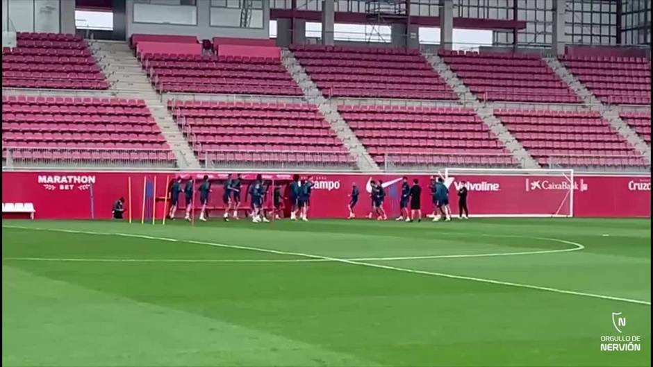 Escudero regresa al grupo y Sergi Gómez no inicia el entrenamiento junto al resto de la plantilla del Sevilla FC