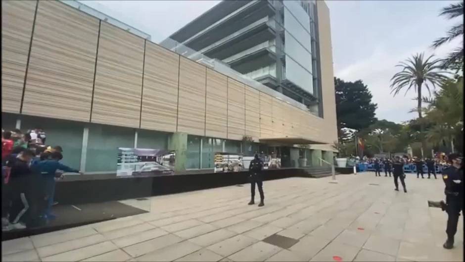 En vídeo la salida del Real Madrid hacia el Estadio Ramón de Carranza