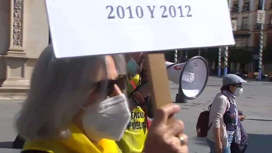 Multitudinaria manifestación en Sevilla en defensa de las pensiones