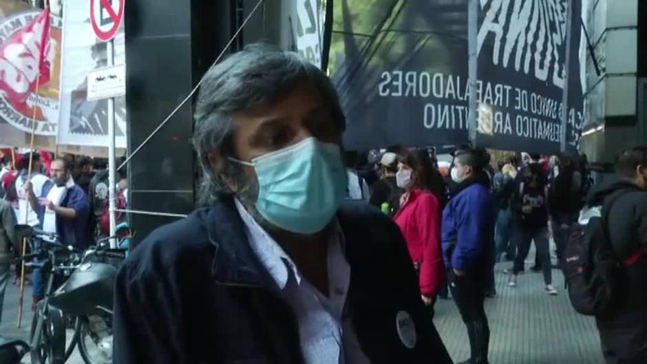 Protesta de cientos de argentinos por las calles de la capital, Buenos Aires