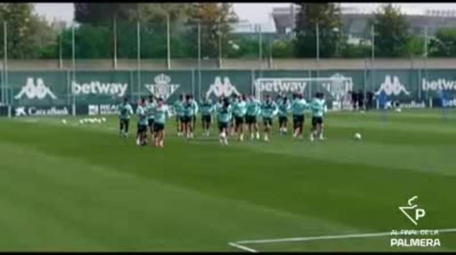 Mandi, uno más en el entrenamiento del Betis