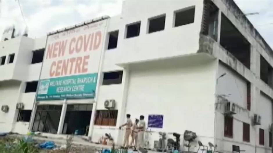 Mueren 16 personas por un incendio en un hospital para pacientes con coronavirus en Gujarat (India)