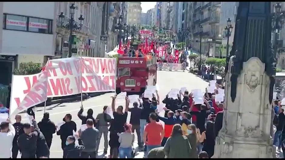 Trabajadores del metal irrumpen en marchas del 1 de mayo en Vigo