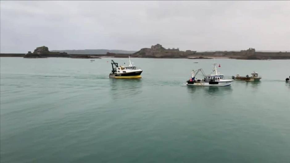 Tensión en el Canal de la Mancha por la presencia de una flotilla de pescadores franceses y dos barcos patrulleros de la marina británica