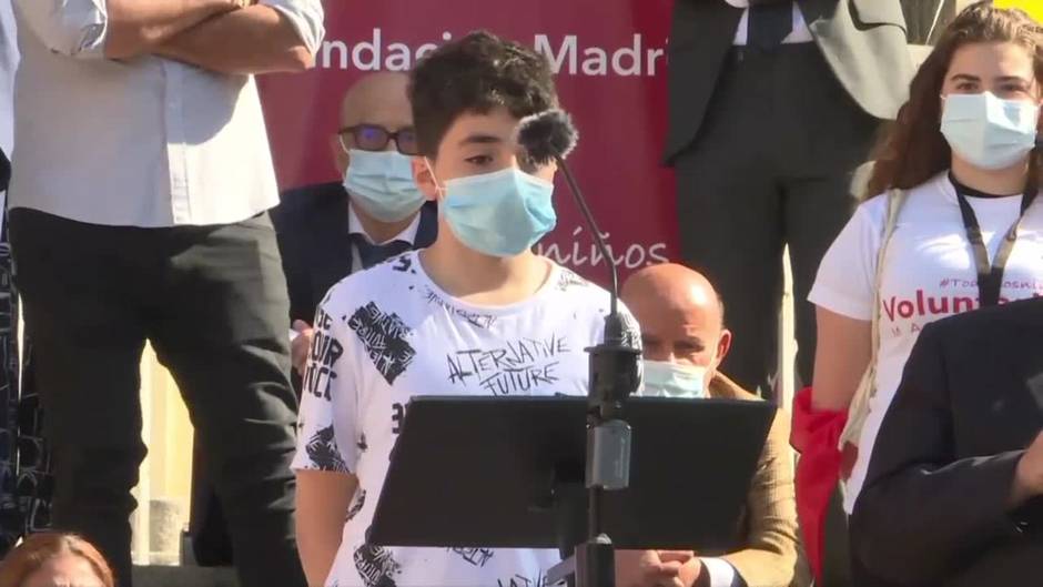 Ayuso participa en el homenaje a los niños como héroes de la pandemia