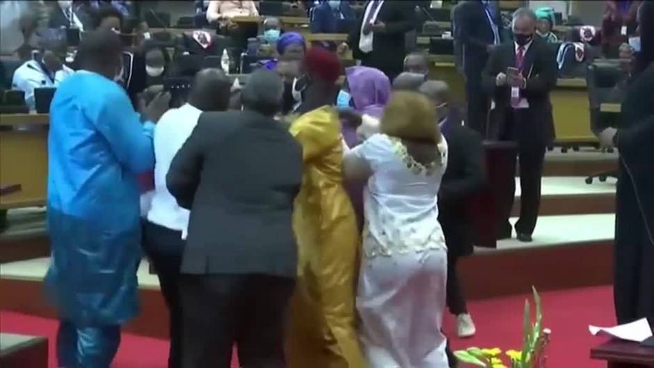Pelea en el parlamento de la Unión Africana por la elección del nuevo presidente