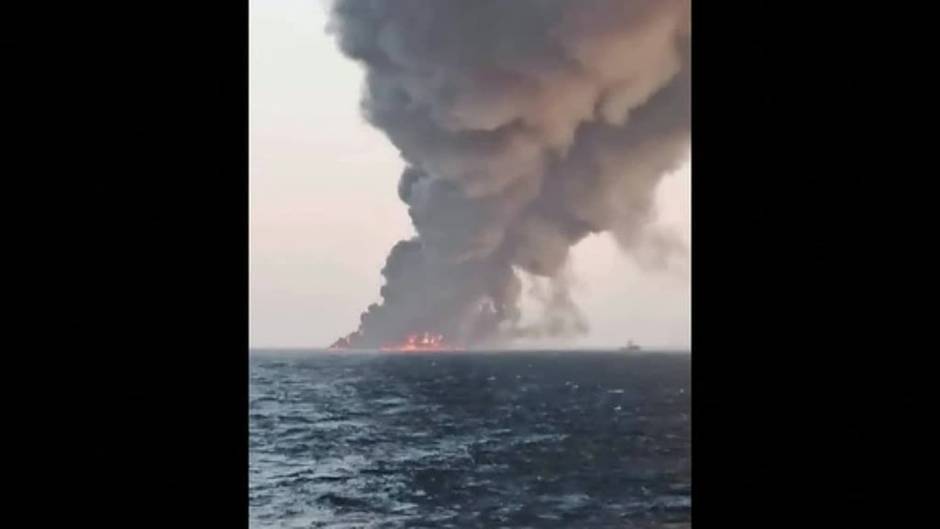 El mayor barco de la Armada de Irán se hunde tras sufrir un incendio