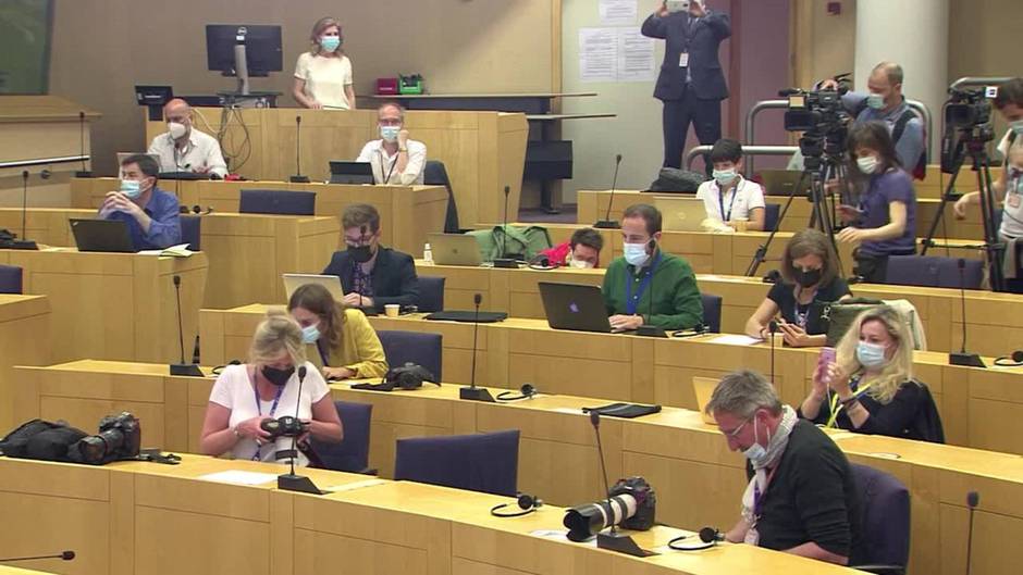 Puigdemont pide a Eurocámara no presentar alegaciones a su inmunidad