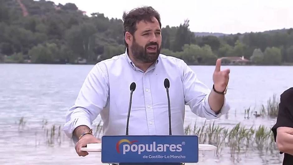 Núñez pide a PSOE que no se "pongan de perfil" con los espacios naturales