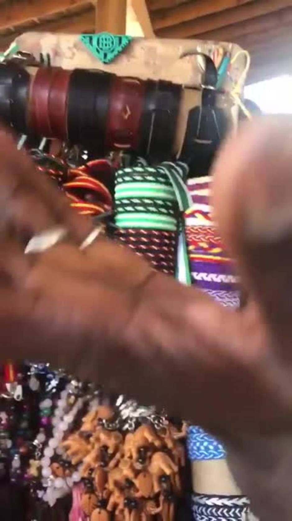 Vídeo viral de un vendedor ambulante que se sabe la historia de Sevilla