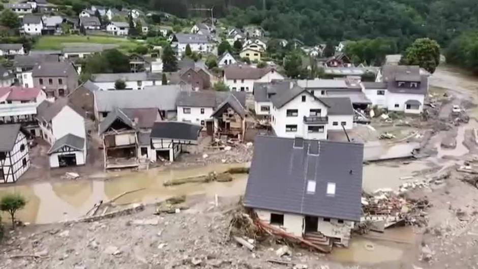 Merkel: "Pueden confiar en que las fuerzas de nuestro gobierno harán todo lo posible en las condiciones más difíciles para salvar vidas"