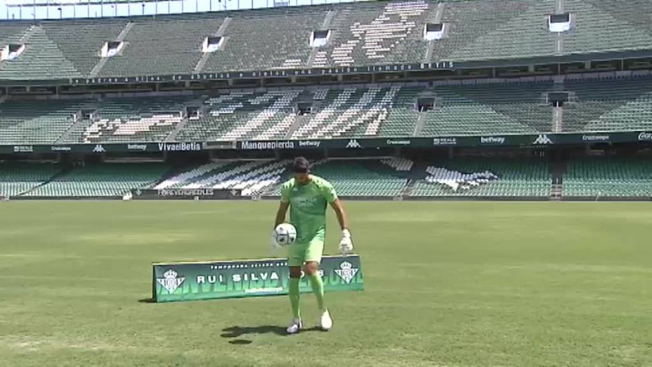 El Real Betis presenta a Rui Silva como su nuevo portero