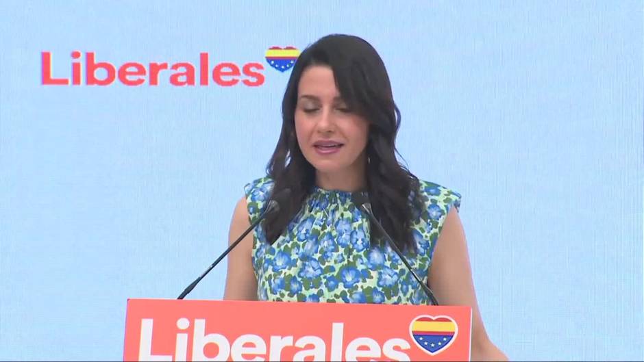 Arrimadas carga contra Sánchez por "arrodillarse" ante los nacionalistas