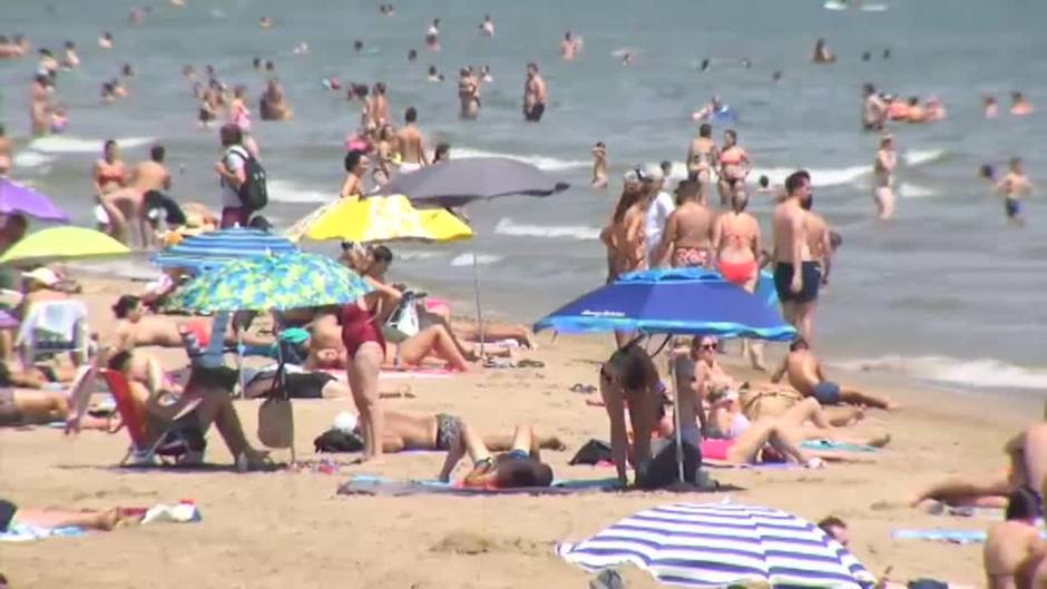 Ni las restricciones pueden con las ganas de playa