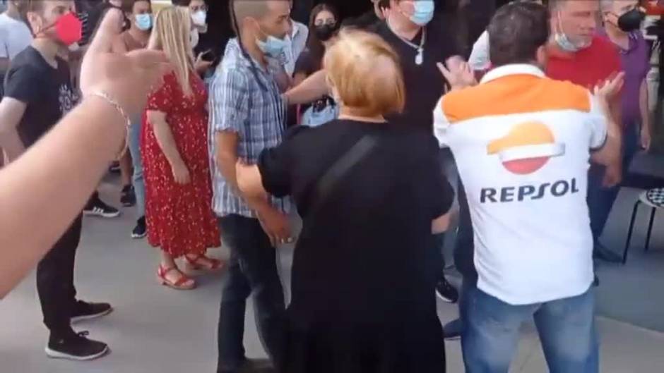 Enfrentamientos por recibir la segunda dosis de la vacuna en un centro de León