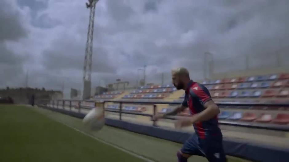 Equipos de fútbol y básquet valencianos animan a los jóvenes a vacunarse