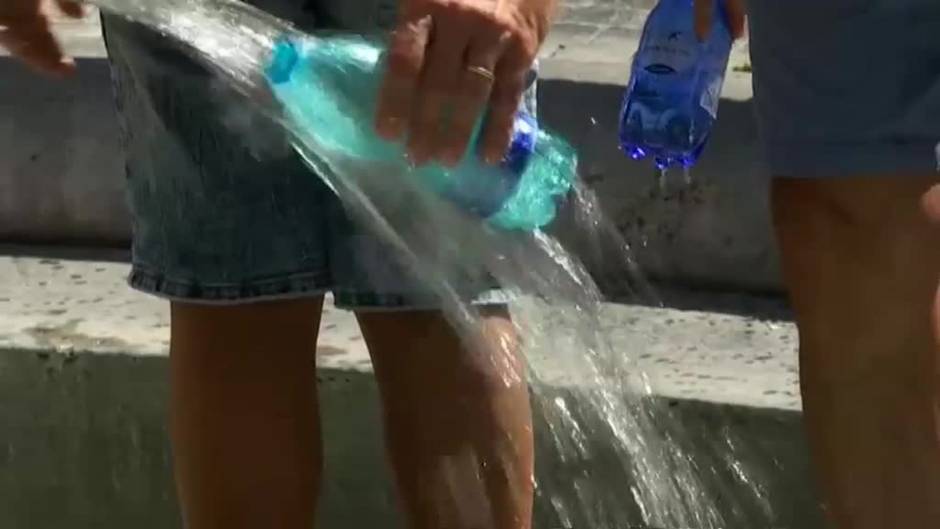 Los turistas disfrutan de Roma pese al calor extremo