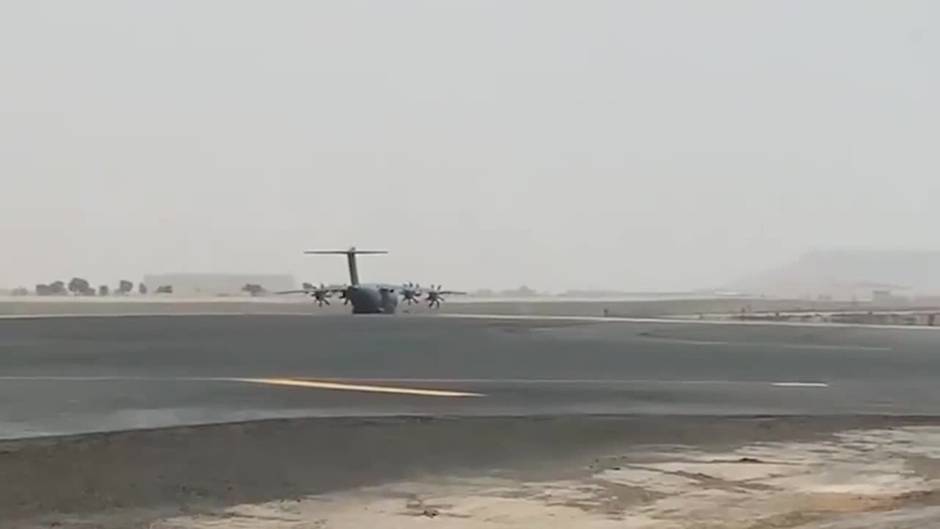 El primer avión para evacuar a españoles pone rumbo a Kabul