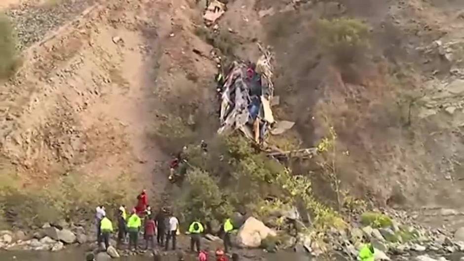 Un brutal accidente de autobús deja al menos 33 muertos en Perú