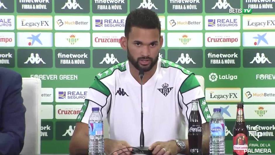 La felicidad de Willian José en su presentación con el Betis