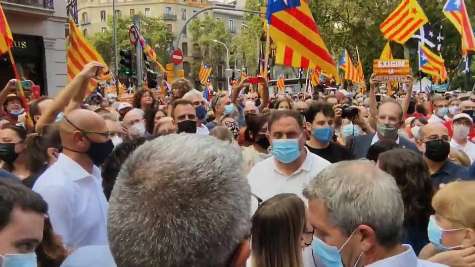 Aragonès llega a la manifestación entre gritos de 'president' y algunos pitos