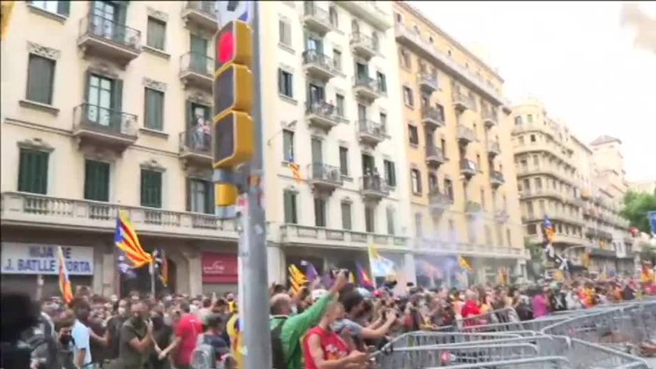 Incidentes en la marcha de la Diada a su paso por la Jefatura Superior de Policía de Barcelona