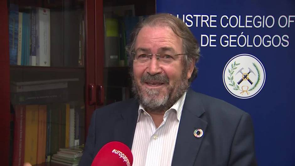 Geólogo advierte que podría seguir saliendo lava en La Palma durante meses