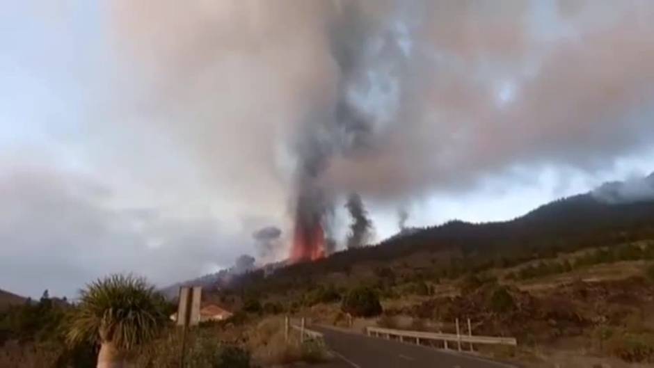 El gobierno canario pide a los habitantes de la isla de la Palma que no se acerquen a la zona del volcán