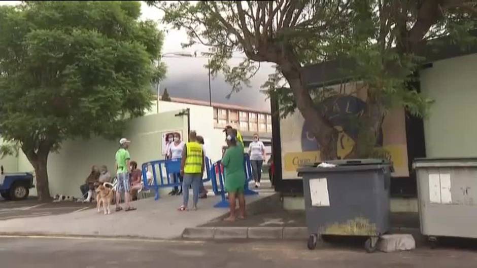 Los primeros momentos de la erupción sorprendió a medios de comunicación y vecinos