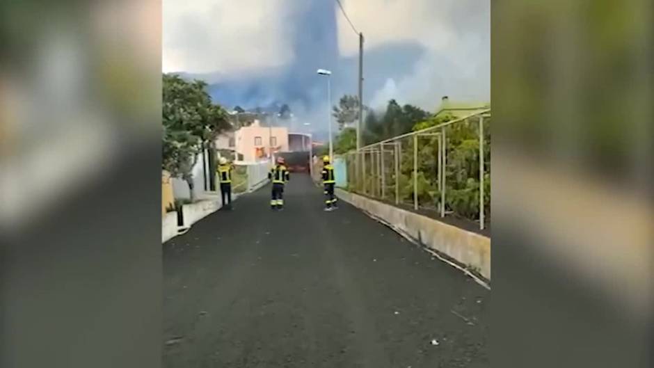 La colada de lava sigue avanzando causando daños en viviendas en La Palma